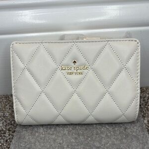 New Kate Spade Carey Medium Bifold Wallet in Meringue